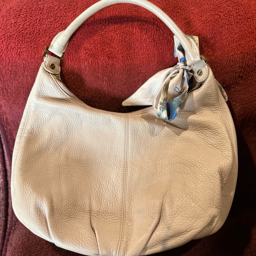 Tory Burch Dakota leather hobo in soft pink leather. One small transfer color. - Picture 3 of 7